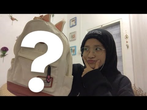 ASMR What’s In My School Bag // fast tapping & scratching