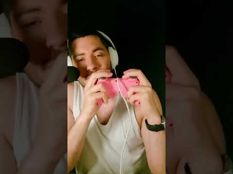 ASMR le bruit relaxant de la manette PS2 rose