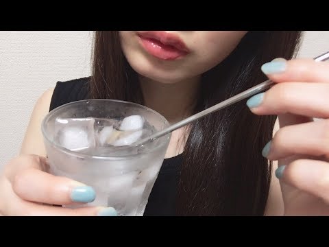 [ASMR] 炭酸水をグラスにしゅわしゅわ注ぐ、飲む、混ぜる音、氷の音 Drinking, Ice Cubes & Soda No Talking | 音フェチちゃむ