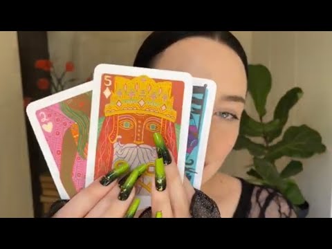 *one minute asmr* tarot reading
