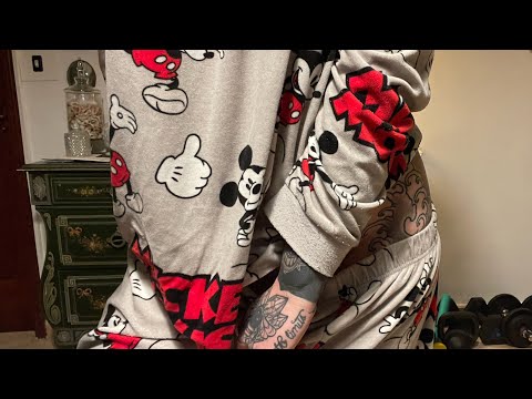 ASMR | Pulling low, skin scratching, pjs scratching 💋