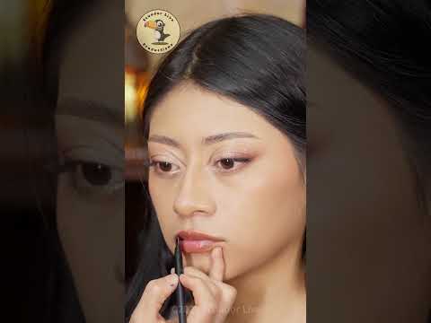 Darlyn's ASMR makeup tutorial