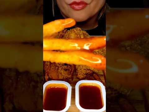 The crunch on these fries 🤯 #asmr #mukbang #popeyes #fries #food #eat #holidaysonshorts