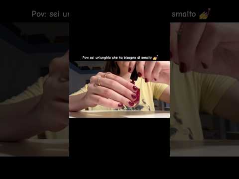 Pov: sei un’unghia che ha bisogno di smalto 💅 #asmr #shorts #smalto #shortsvideos