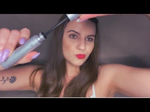 ASMR SUA AMIGA TE MAQUIANDO | Sons pra te fazer RELAXAR!!