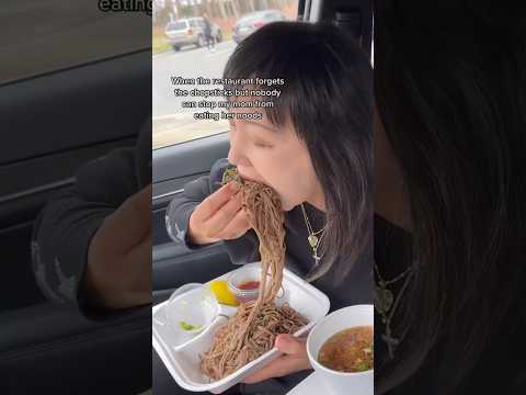 WHEN THE RESTAURANT FORGETS THE CHOPSTICKS #shorts #viral #mukbang