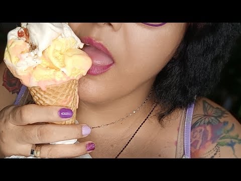 ASMR Comiendo helado de frutos secos y vainilla 