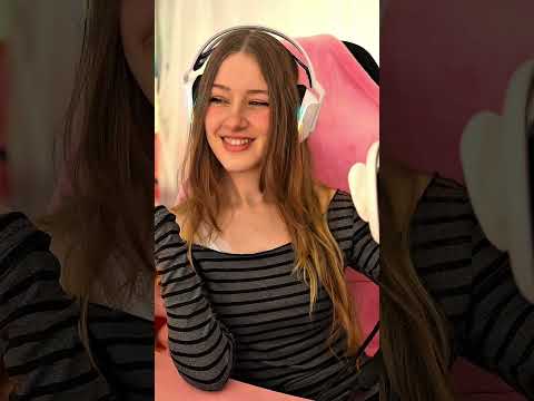 Ear scratches 💆🏼‍♀️ #asmr 
