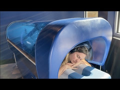 I TRIED a HUMAN CAR WASH for 15 minutes! Digital Vs. Human Touch - Will It RELAX my Muscles?