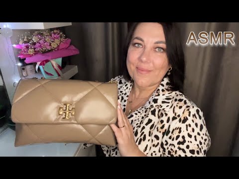 ASMR👝ЧТО В МОЕЙ ОСЕННЕЙ СУМКЕ Tory Burch🥰ШЕПОТ Таппинг Звук кожи, цепочек РЕЛАКС/ What's in my purse