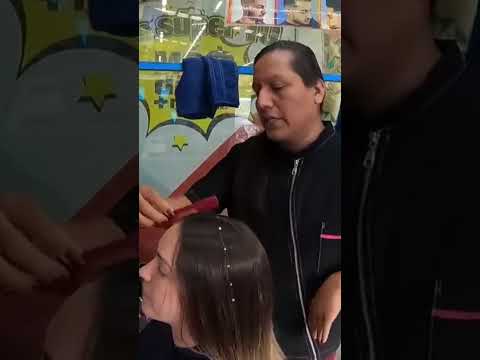 Mi estilista callejera en CDMX 🇲🇽 #haircut #streetbarber #mexico