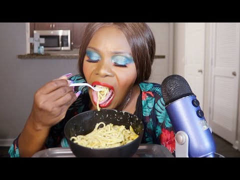 Creamy Basile Pesto Alfredo ASMR eating Sounds