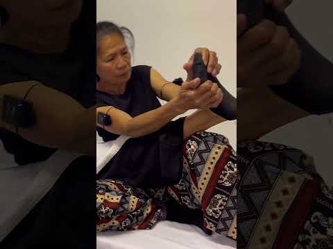 ASMR: Thai Traditional Massage with Foot reflexology #shorts