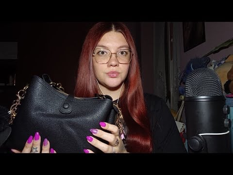 WHAT'S IN MY BAG! Tapping & Scratching on things in my purse 😴💜 | ASMR ITA