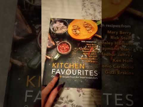 ASMR - Book Tapping, Scratching and Tracing (Lo-fi) (Some Fabric Tracing)
