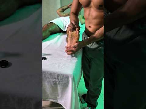 Quick Feet Massage 🤭 #massagetherapy #feetmassage #funnymoments