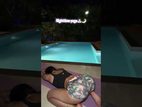 Nighttime yoga🧘🏻‍♀️🌙
