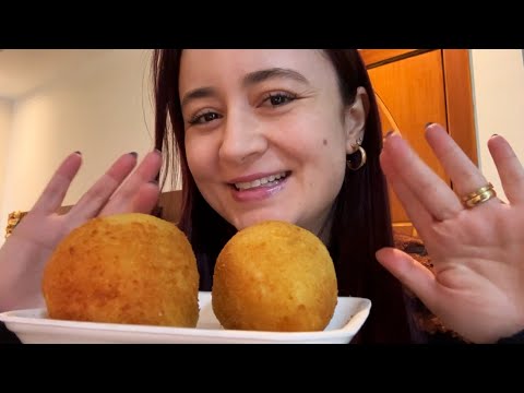 ASMR: COMENDO COXINHA CREMOSA DE FRANGO (SEM FALA I CASEIRINHO)