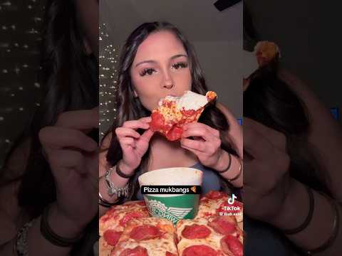 I want pizza now. 🍕  #asmr  #mukbang #shortsviral #shorts