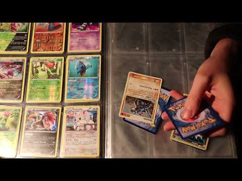 ASMR rangement de cartes Pokemon dans un album