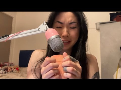 ASMR fast tapping (struggling with the mic for the first time lol)
