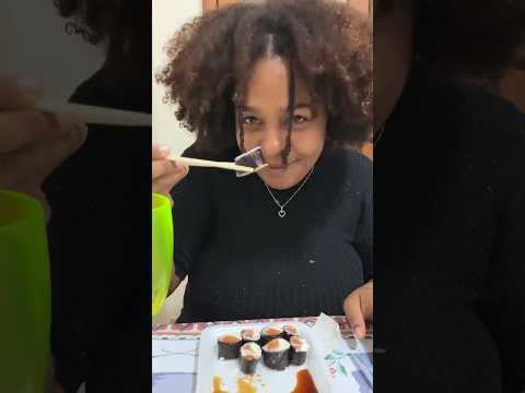 mukbang de sushi, porém eu não gosto😩 #asmr #eatingsounds