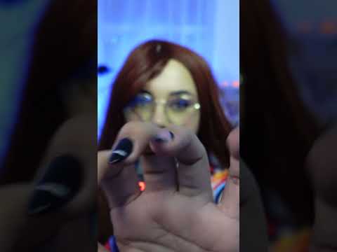 ASMR  chucky  fazendo sons de boca
