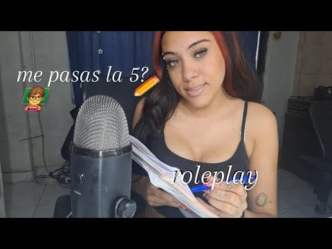 ASMR TU COMPAÑERA ABURRIDA TE HABLA EN CLASE 