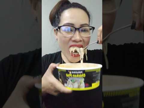 I CAN'T STOP EATING DELICIOUS #everyone #mukbang #shortsfeed #phonoodles #eating #challenge