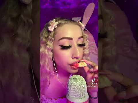 Yummy🥰 #asmr #asmrtiktok #sleep #asmreating #candy #mukbang #foodreview