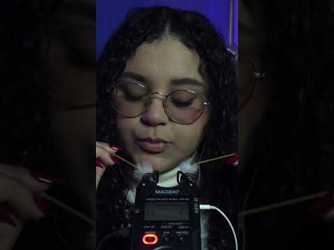 ASMR  Pelinho nos seus ouvidos