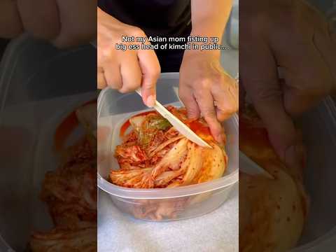 KIMCHI PIZZA AND BURGER AT THE PARK #shorts #viral #mukbang