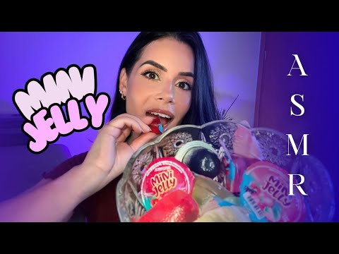 [ASMR] Comendo Mini gelatinas/ sussurros e mastigação para você relaxar 
