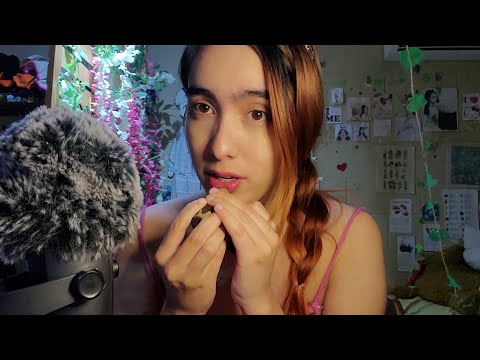 Asmr- Tu amiga te enseña a besar