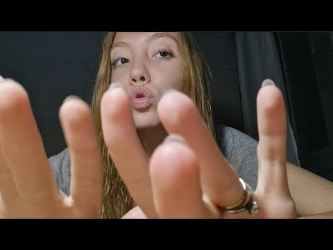 ASMR tapping na tela e sons de boca (caseirinho)