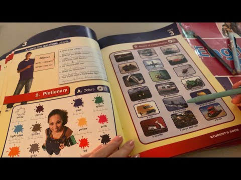 ASMR MOSTRANDO O PRIMEIRO LIVRO DO MEU CURSO DE INGLÊS (muitos sussurros😴)