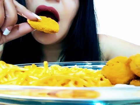 ASMR. Spagueti y nuggets