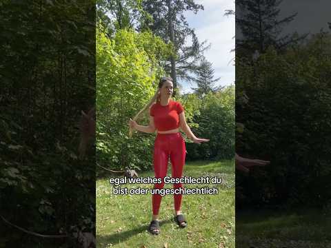 Würdest du auch so schöne, glänzende Lack Leggings tragen? 😊