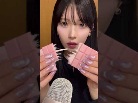 エンジェルヘアーチョコレートを食べる！🍫🪽 #タッピング #ネイルタッピング #asmr #chocolate #咀嚼音 #eating #eatingsounds