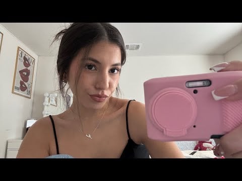 Random ASMR of what’s in my purse 