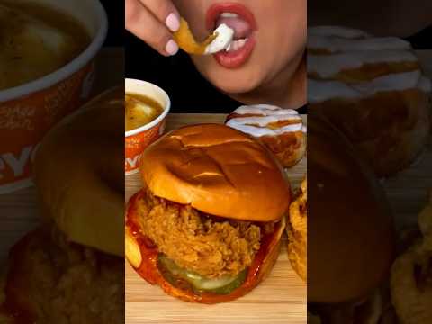 Popeyes crunchy onion rings #shorts #asmr #food #popeyes