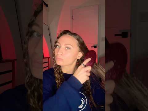 #asmr Brushing my wet hair 👩🏼‍🦱