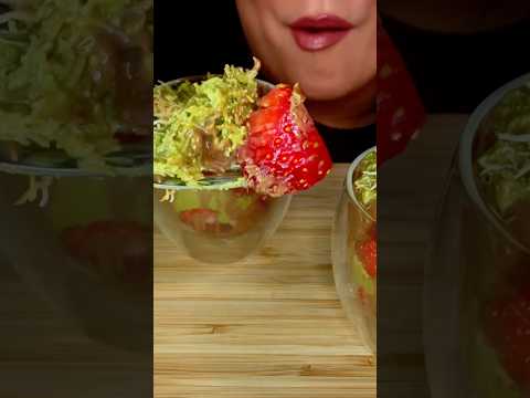 Dubai Strawberry Chocolate Cup #asmr #chocolate #food #satisfying