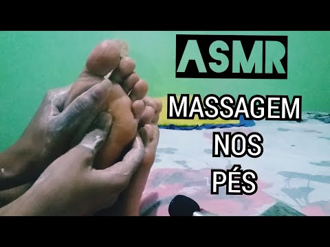 ASMR - APLICANDO MASSAGEM NOS PÉS DA MINHA IRMÃ