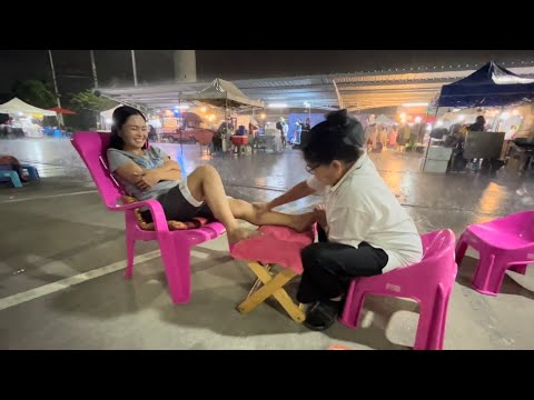 $4 THAILAND STREET MASSAGE in heavy rain storm / STRONG FOOT MASSAGE