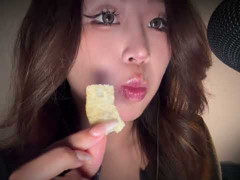 ASMR Eating Crunchy Things- Mouth Sound Triggers For Sleep💤