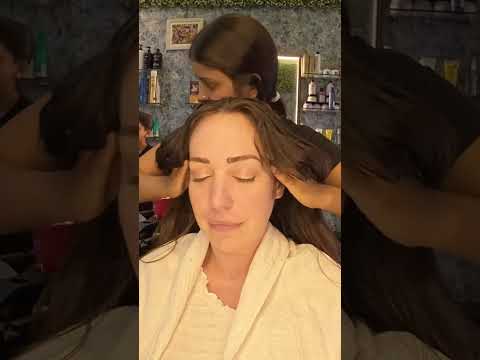 Intenso masaje en #salon de la #India 😍🤌🏼 #hair #relax #relaxing #asmr #shorts #shortvideo
