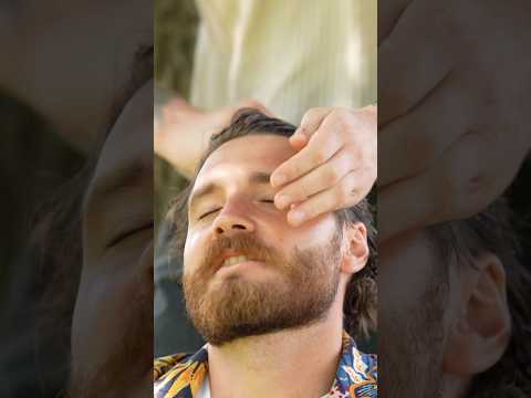 Неожиданный массаж головы в центре Москвы#массажголовы #МоскваСити #ASMR #headmassage #streetmassage