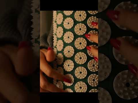 ASMR crisp massage pillow sounds 💆‍♀️🌙  #asmr #relax #notalking #gentletriggers #scratching