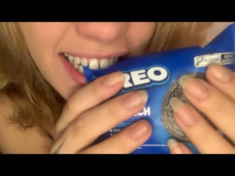 ASMR sons de mastigação + sons de embalagem (comendo biscoito + sorvete Oreo)